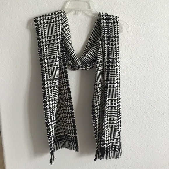 JOSEPH ABBOUD B&W ACRYLIC SCARF - Picture 3 of 5